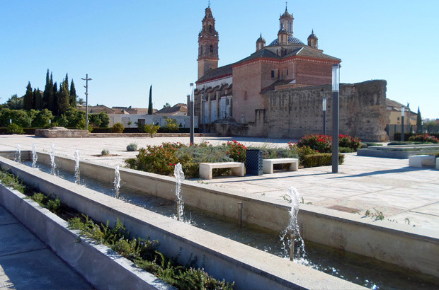 monumento-alcazaba.jpg